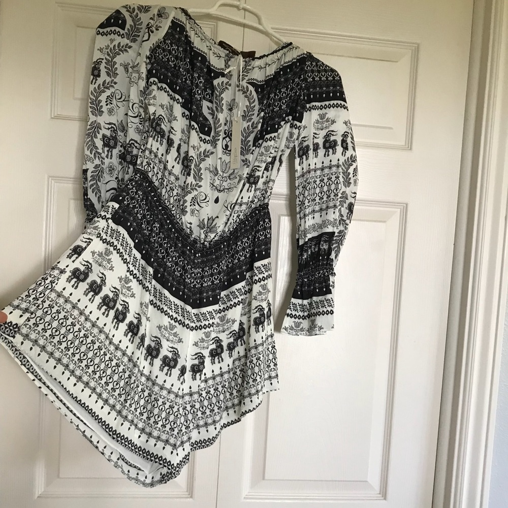Off the shoulder romper - Picture 3 of 3